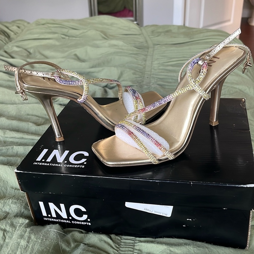 USED I.N.C. Gold multi-color heels